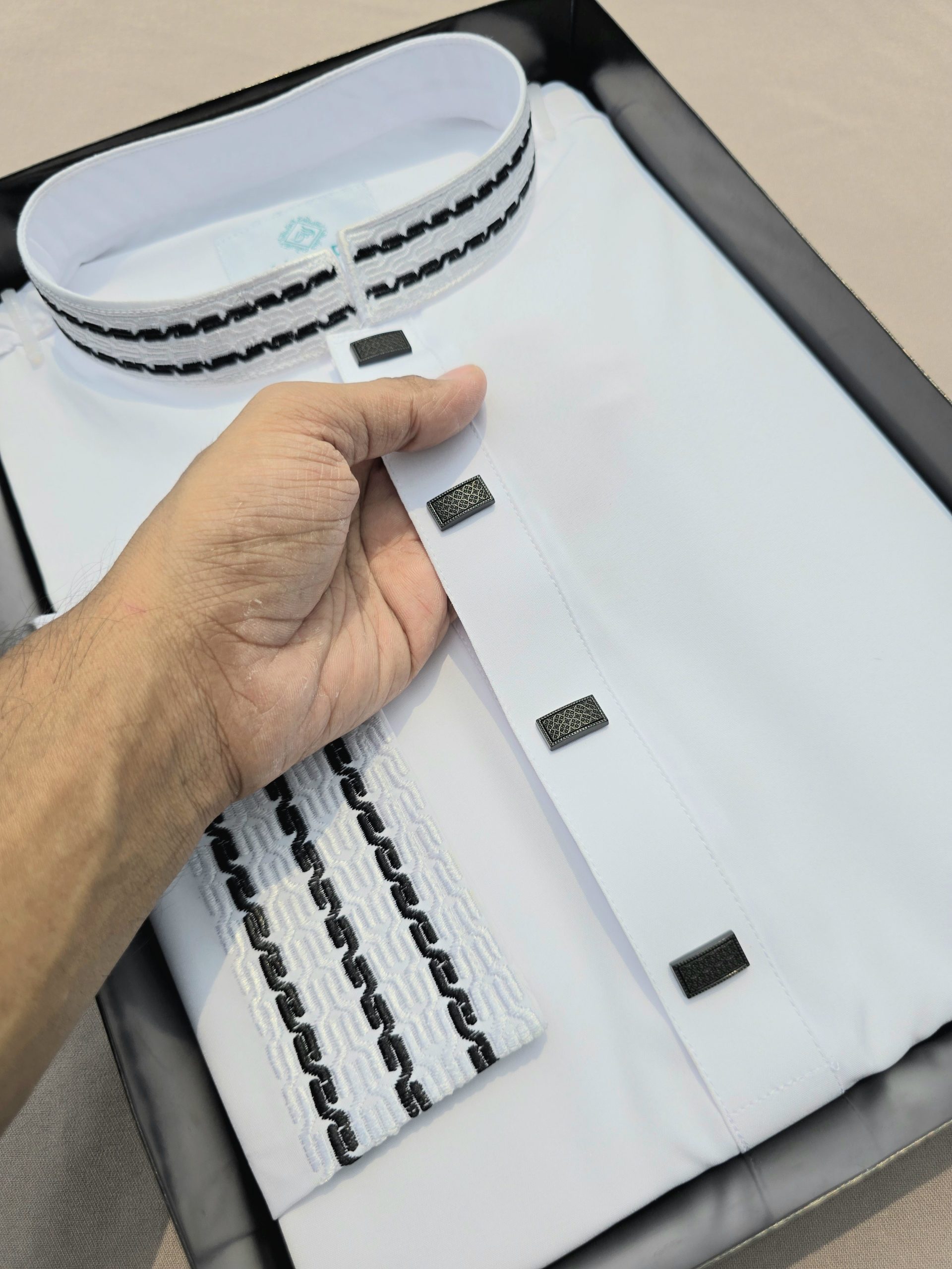 ল্যাকড়া স্টিচ কটন ফেব্রিক্স - Image 2